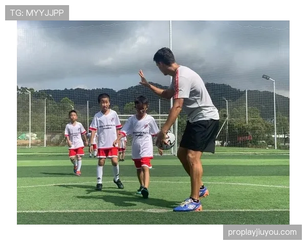 第四官员在足球比赛中的职责与判罚辅助规则详解