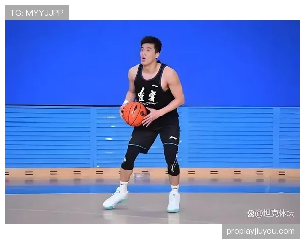 郭艾伦凌晨三点还在吃炸鸡？这自律程度真的服了